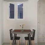 Molos Beachfront In Appartement *