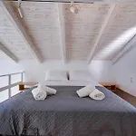 Molos Beachfront In Appartement