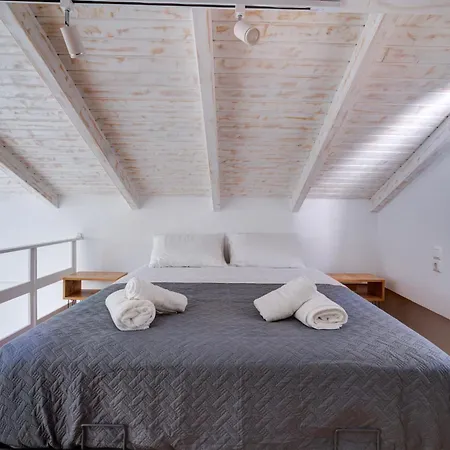 Molos Beachfront In Апартаменты