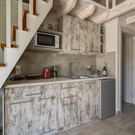 Molos Beachfront In 아파트 디아코프토