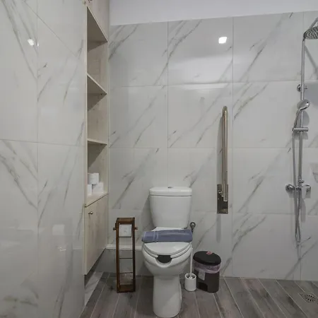 Molos Beachfront In Апартаменты