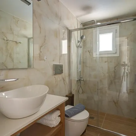 Апартаменты Molos Beachfront In
