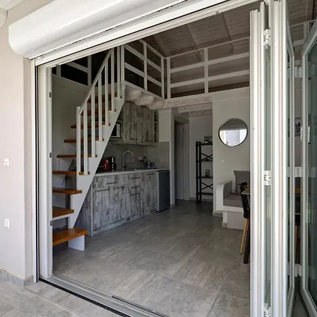 Apartment Molos Beachfront In Diakopto