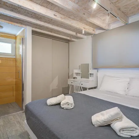 Molos Beachfront In 아파트 디아코프토