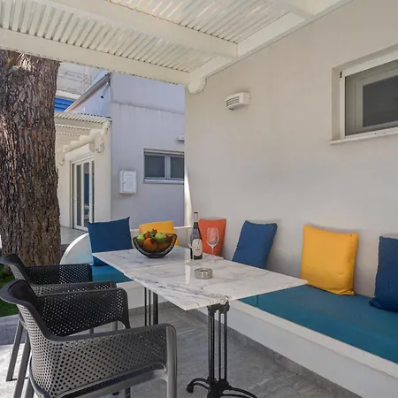 Molos Beachfront In Daire *