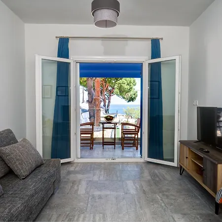 아파트 Molos Beachfront In *