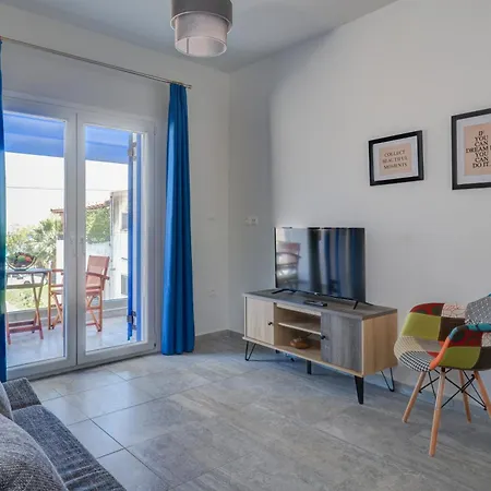 Molos Beachfront In 디아코프토