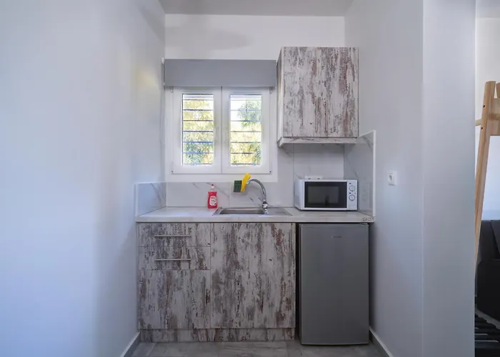 Molos Beachfront In Daire Diakopto