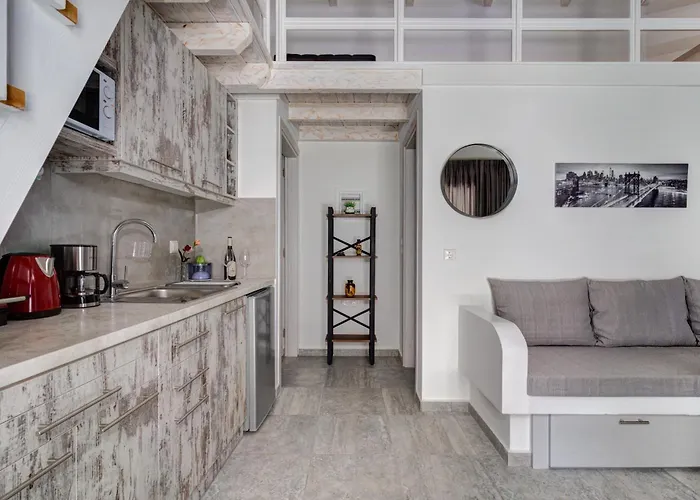 Molos Beachfront In דיאקופטו