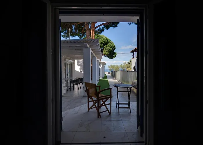 Molos Beachfront In דירה דיאקופטו