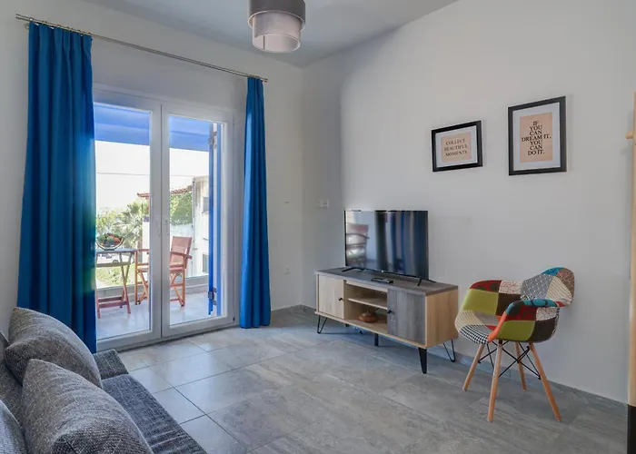 Molos Beachfront In דיאקופטו