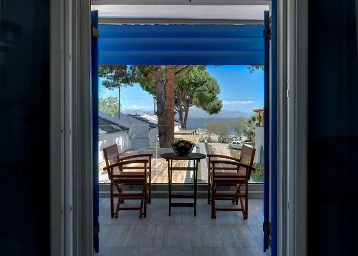 Molos Beachfront In דיאקופטו
